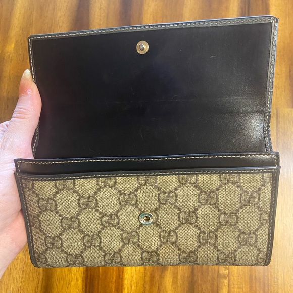 Gucci Canvas Monogram Clutch Wallet - Picture 8 of 11